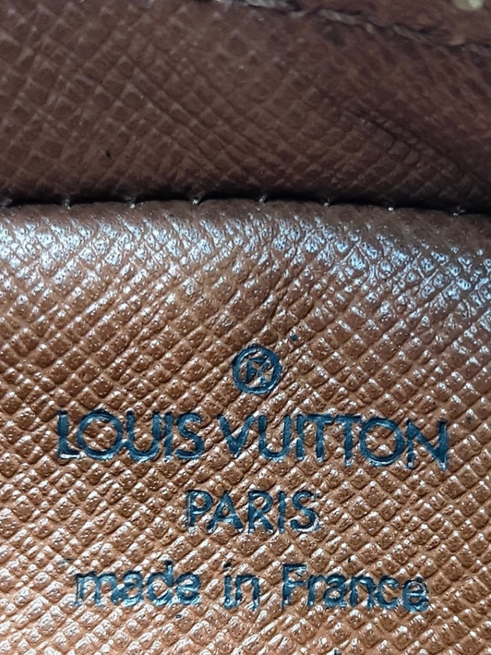 Louis Vuitton Vintage Monogram Blois Crossbody - Picture 12 of 14